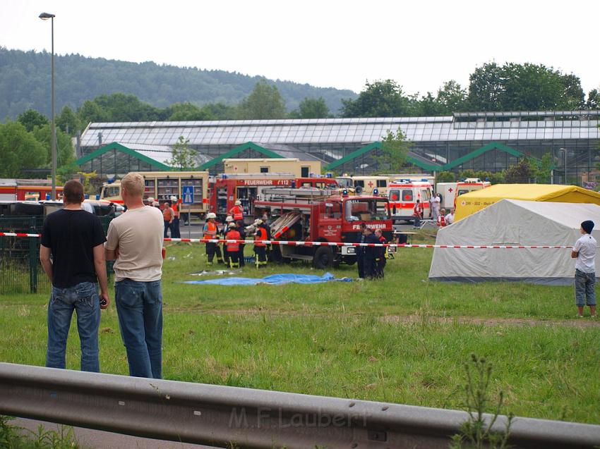 Schwerer Unfall mit Reisebus Lohmar Donrather Dreieck P271.JPG